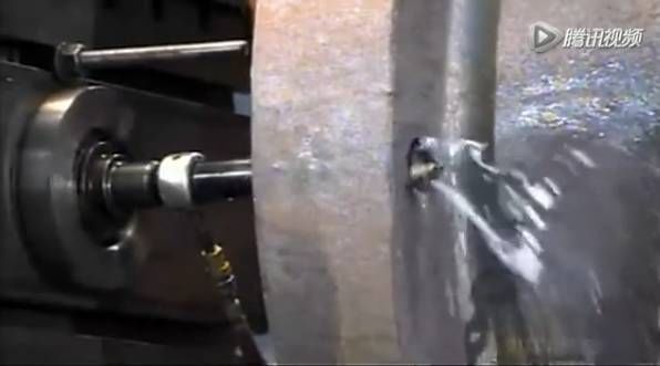 比人還大的大型閥門是怎么制造出來的？-